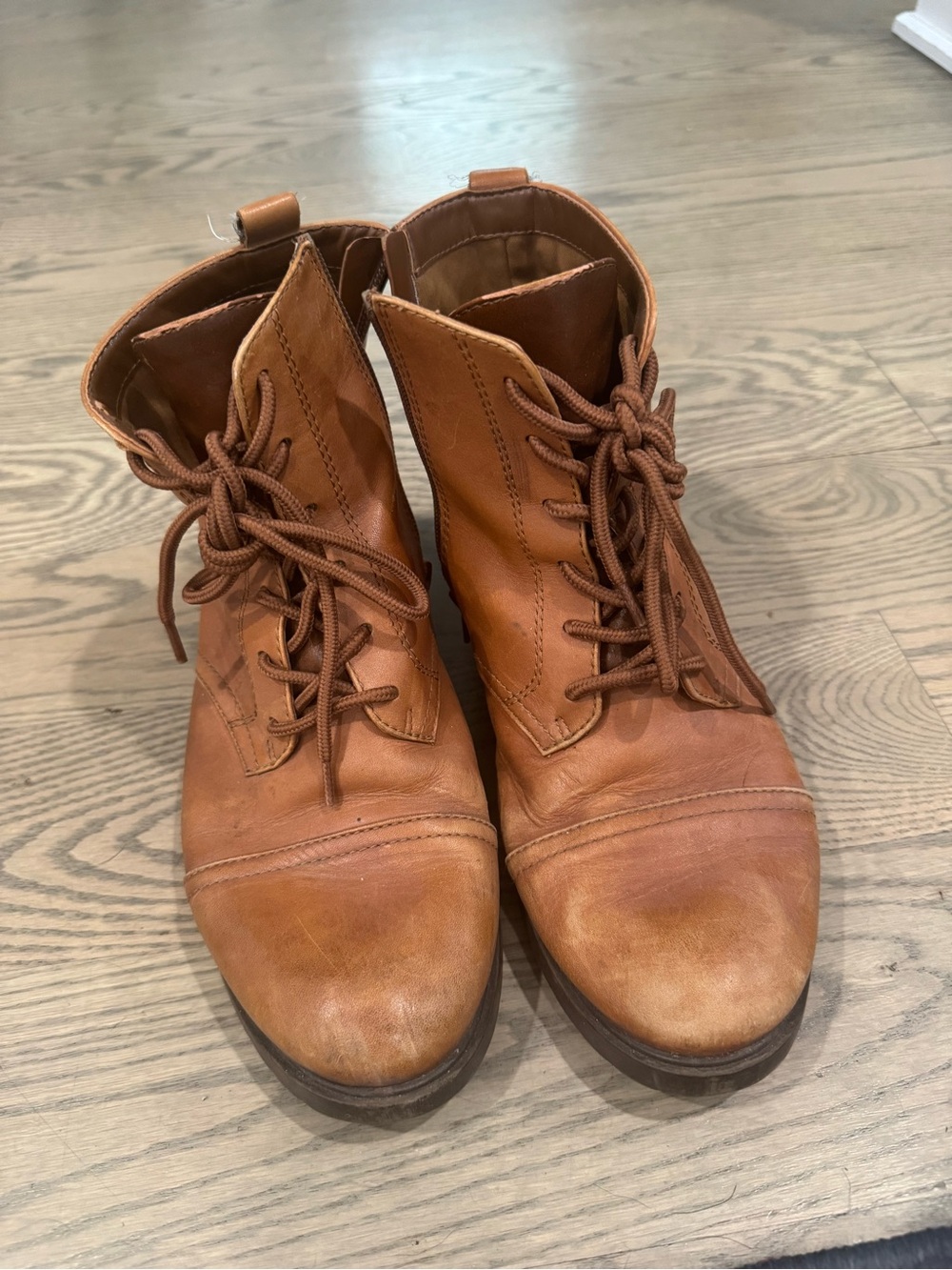 Women's Lace-Up Leather Boots in Cognac Brown